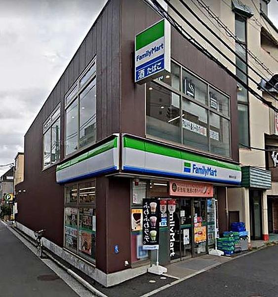 【周辺】ファミリーマート鶴見みかど店 徒歩5分。 380m