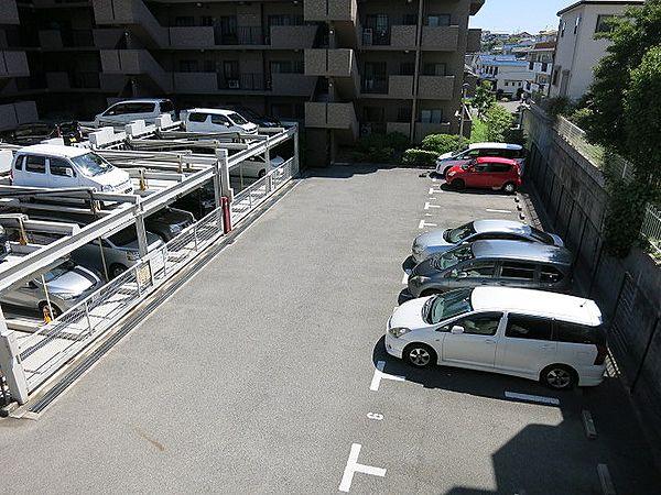 【駐車場】敷地内駐車場ございます