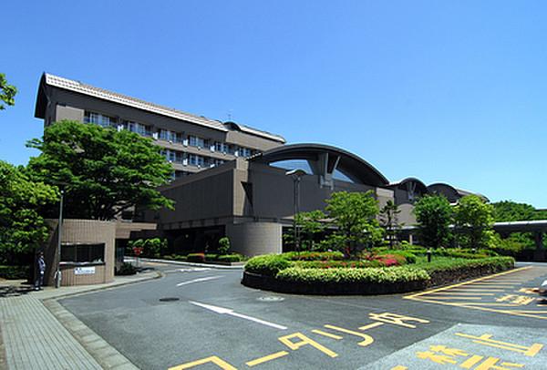 【周辺】東京都保健医療公社多摩南部地域病院　徒歩１５分
