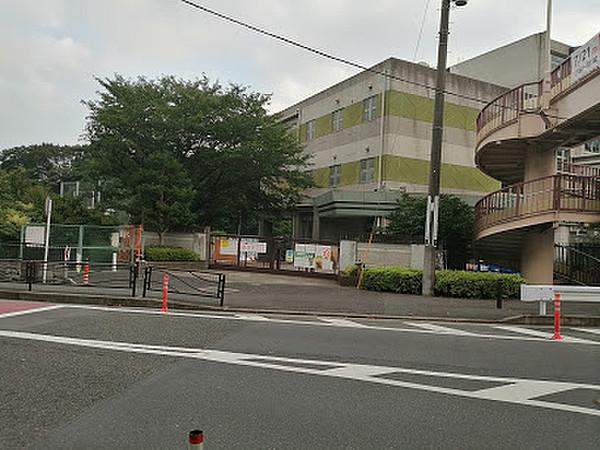 【周辺】川崎市立西生田小学校　徒歩２分
