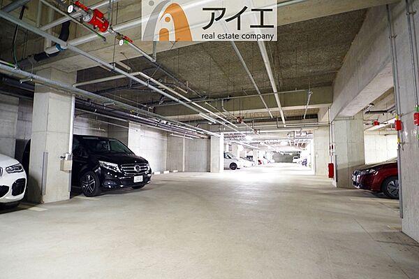 【駐車場】駐車場があるため車通勤の方にも安心なマンションです