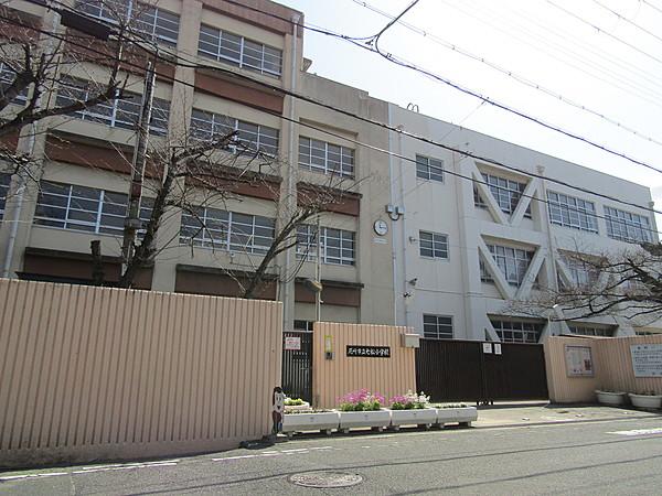 【周辺】尼崎市立七松小学校 徒歩 約5分（約390m）