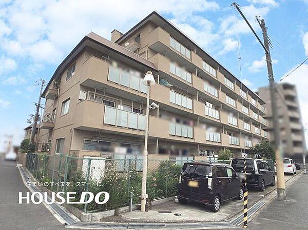 【外観】昭和47年5月建築。総戸数56戸、地上5階建てのマンションです。阪急総持寺駅より徒歩9分と便利な立地です♪