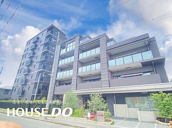 【外観】令和2年3月建築。総戸数99戸、地上8階建てのマンションです。阪急高槻市駅より徒歩18分と便利な立地です♪