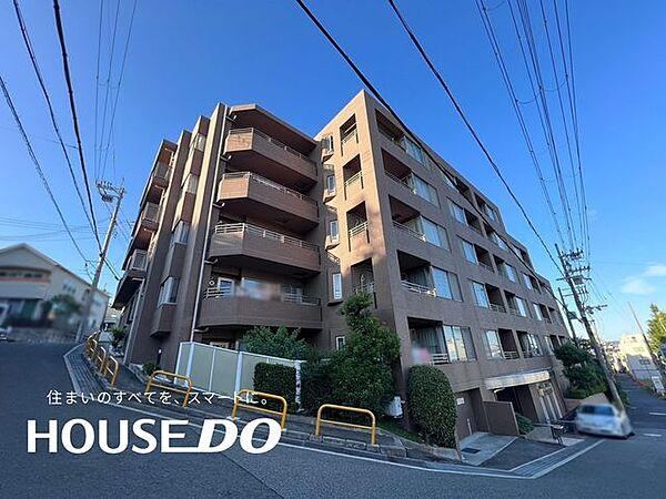 【外観】平成11年3月建築。総戸数27戸、地上5階建てのマンションです。大阪モノレール彩都線 公園東口駅より徒歩9分と便利な立地です♪