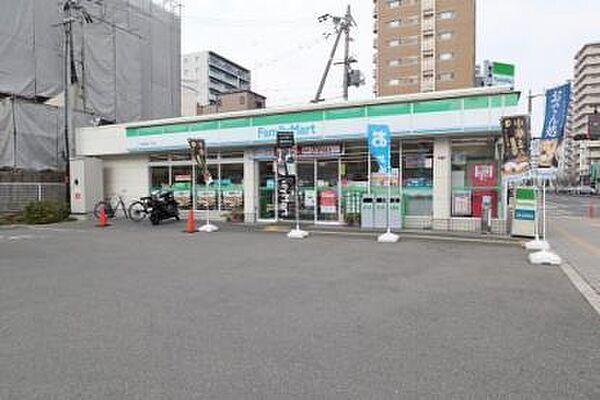 【周辺】ファミリーマート京阪本通二丁目店まで250m