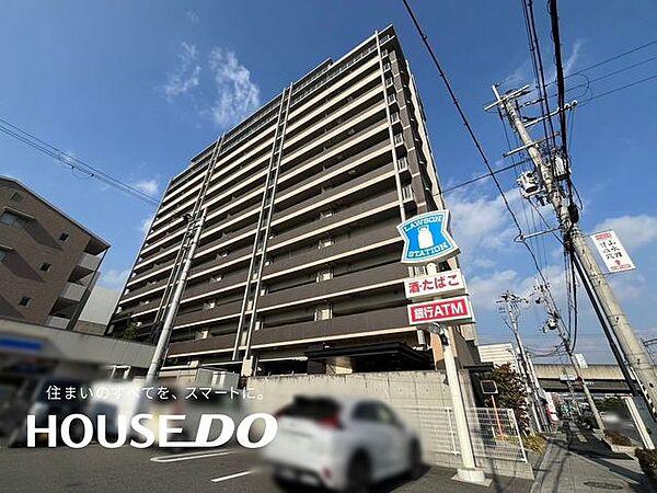 【外観】平成23年1月建築。総戸数75戸、地上14階建てのマンションです。阪急高槻市駅より徒歩3分と大変便利な立地です♪