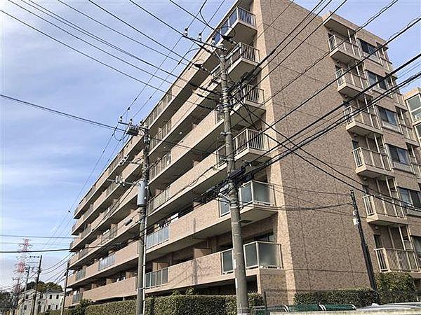 【外観】横浜ブルーライン「新羽」駅より徒歩5分。都市機能の利便性を感じられる立地に建つマンションです。