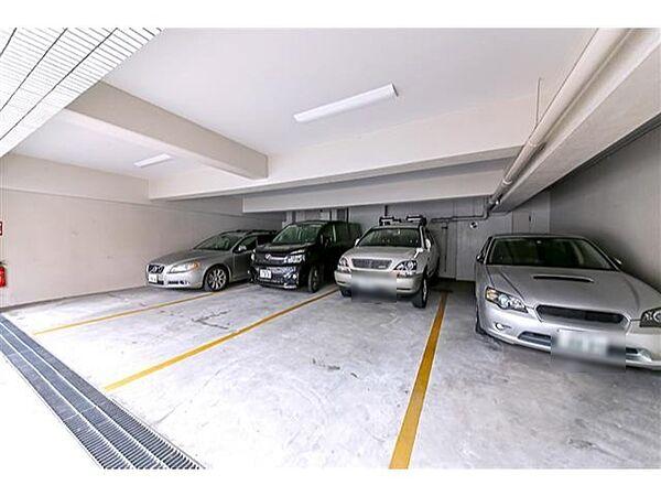 【駐車場】雨風から愛車を守る屋内駐車場を採用しています。※空き状況は都度ご確認下さい。
