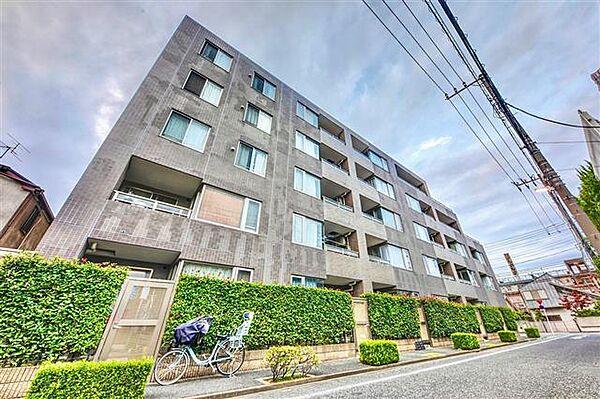 【外観】東武スカイツリーライン「竹ノ塚」駅まで徒歩10分。都市機能の利便性を感じられる立地に建つマンションです。