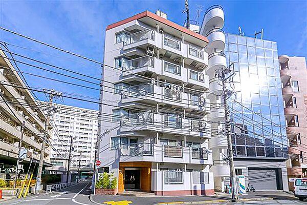 【外観】JR各線「渋谷」駅まで徒歩7分。都市機能の利便性を感じられる立地に建つマンションです。