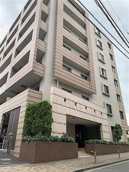 【外観】横浜線「新横浜」、東横線「菊名」徒歩圏。都市機能の利便性を感じられる立地に建つマンションです。