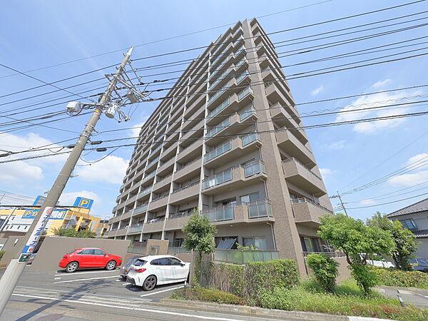 【外観】平成築、総戸数87戸のマンション。最寄り駅「熊谷」駅まで徒歩5分ほど。
