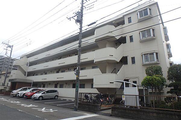 【外観】総戸数27戸のマンション。最寄り駅「川口元郷」駅までは徒歩8分ほど。