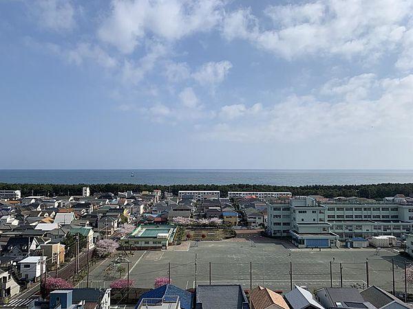 【周辺】マンション屋上からの眺望！！海に近い立地にある大型マンションです。