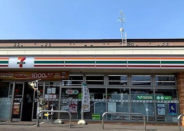 【周辺】コンビニ セブン-イレブン 札幌新川2条店 220m