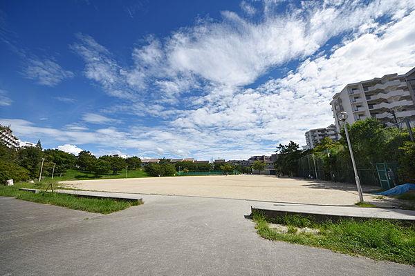 【周辺】熊野田公園まで200m 広々と開放的な熊野田公園は徒歩3分の距離に！