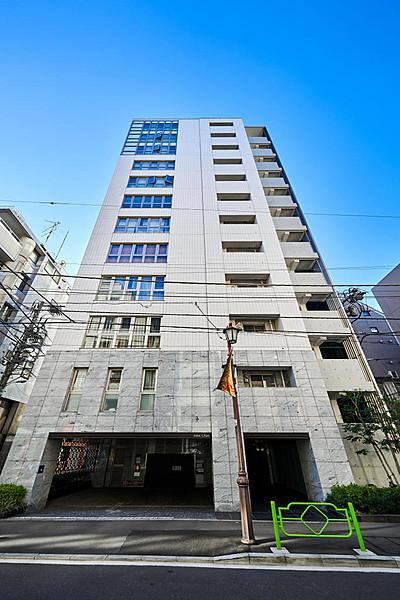 【外観】八丁堀駅徒歩2分という好立地に佇むプラウド東京八丁堀。スタイリッシュな外観が魅力のマンションです。