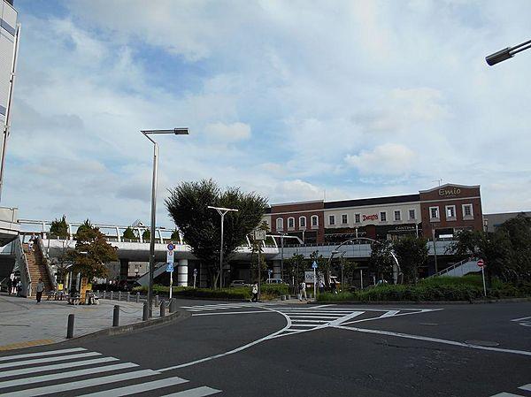【周辺】西武新宿線「田無」駅北口の写真。駅ビル「Emio」や「LIVIN田無」、「ASTA田無」などの複合ショッピング施設があるので、日々のお買い物も楽しくなります。