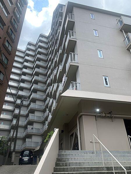 【外観】鉄筋コンクリート造地上14階建、総戸数114戸の分譲マンション