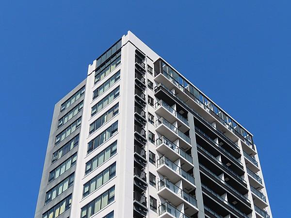 【外観】【建物外観】19階建ての16階南東角部屋企画。ホテルライクな内廊下設計。