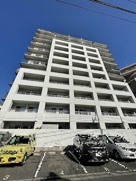 【外観】鉄筋コンクリート・鉄骨鉄筋コンクリート造12階建、総戸数95戸の分譲マンション