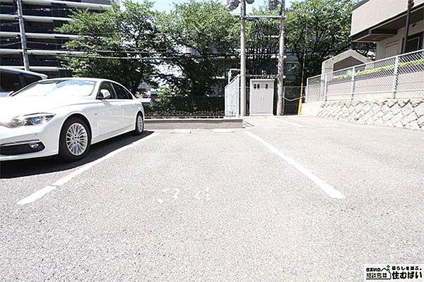 【駐車場】駐車場は敷地内に1台分確保しております。（月額1万円）
