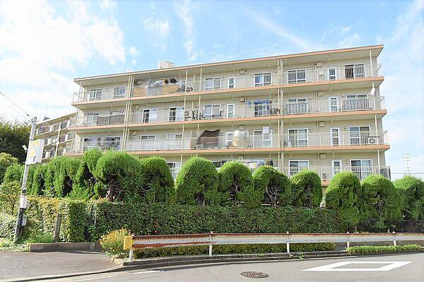 【外観】町田サンハイムは、全20戸のマンション。鉄筋コンクリート造5階建て4階のお住まいです。