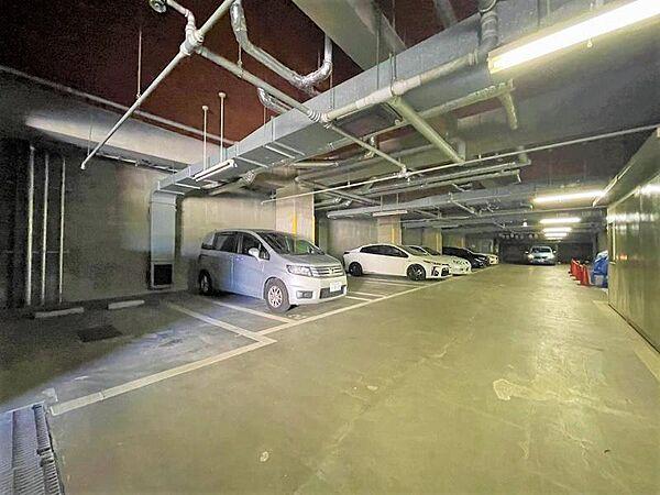 【駐車場】駐車場スペースは広く、通勤通学に便利です！