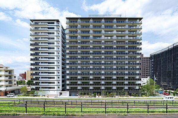 【外観】JR武蔵野線「三郷」駅から徒歩4分の立地の当物件。駅近でありながら落ち着いた暮らしを叶える自然豊かな穏やかな環境にございます。