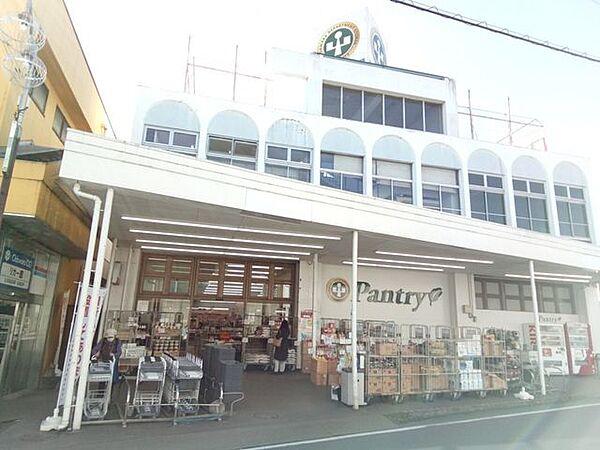 【周辺】小田原百貨店 朝早くから営業しており、常に店内はにぎわってます♪お財布にも優しいスーパー♪ 1140m