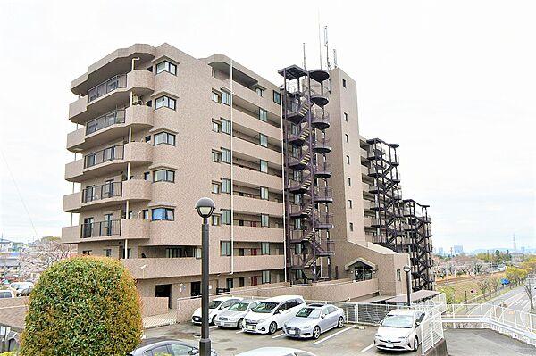【外観】コスモ相武台サニーサイド　建物外観です。全76戸のマンションです。