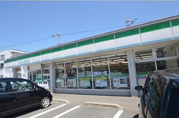 【周辺】ファミリーマート北島田町一丁目店 553m