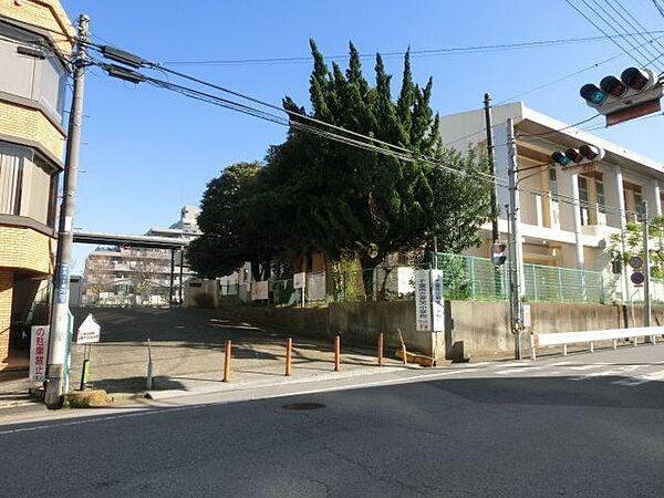【周辺】千葉市立弁天小学校 徒歩10分。 750m