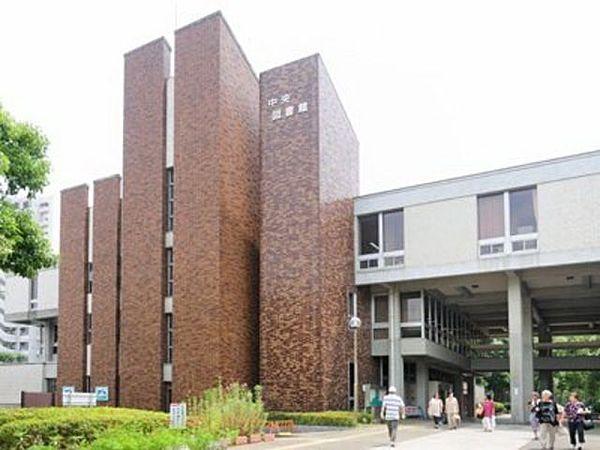 【周辺】平塚市中央図書館 993m
