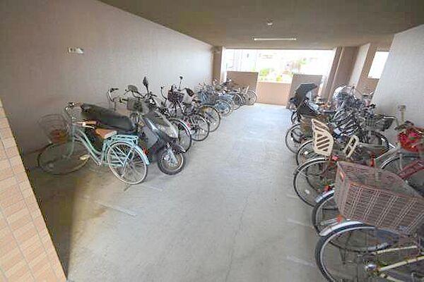 【駐車場】あなたの大事な自転車も安心してとめることができますね。 