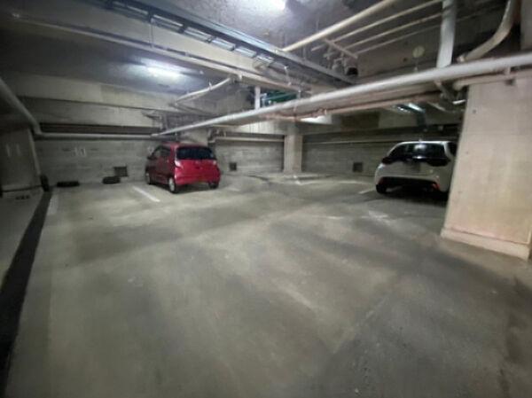 【駐車場】地下駐車場です！※空き状況についてはその都度担当までご確認ください。