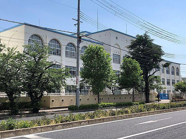 【周辺】神戸市立本山第二小学校（375m）