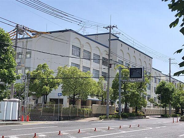 【周辺】神戸市立本山中学校（336m）
