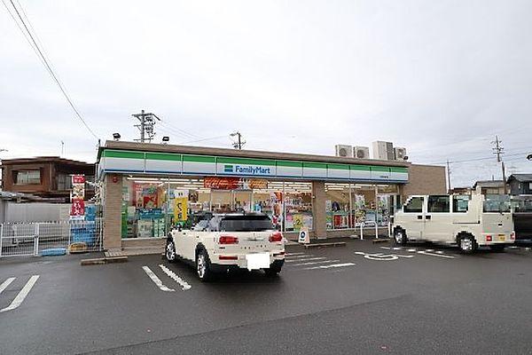 【周辺】コンビニ ファミリーマート 一宮西浅井店 1060m
