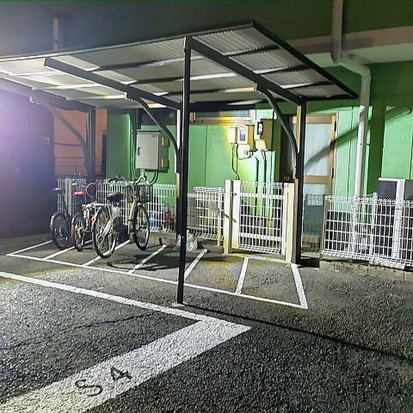 【駐車場】駐車場2台OK。屋根付き自転車置き場あり。