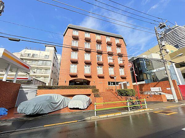 【外観】竹中工務店、竹中不動産旧分譲、管理は日本ハウズイング管理の総戸数54戸の小規模マンションです。ひときわ目を惹くレンガ張りのヨーロピアンテイストのヴィンテージマンションです。