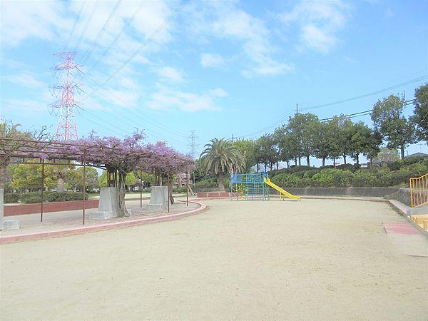 【周辺】阪今池公園まで100ｍ。遊具や広場など、ゆったりとした公園です。