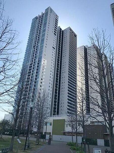 【外観】42階建ての大規模タワーマンション