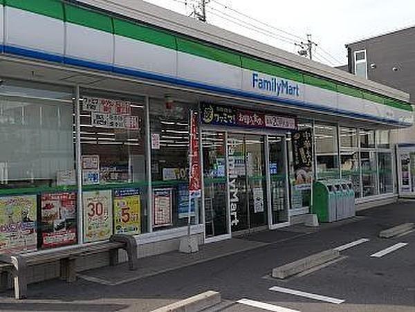 【周辺】ファミリーマート熱田大宝店 徒歩3分。 200m