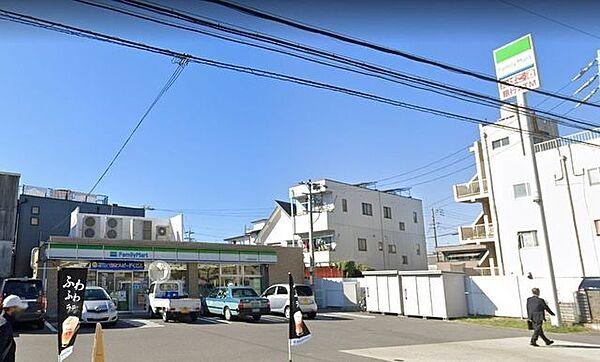 【周辺】ファミリーマート名古屋西高校前店 徒歩3分。 210m