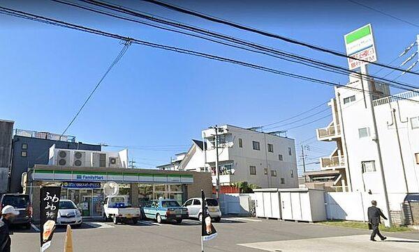【周辺】ファミリーマート名古屋西高校前店 徒歩8分。 620m