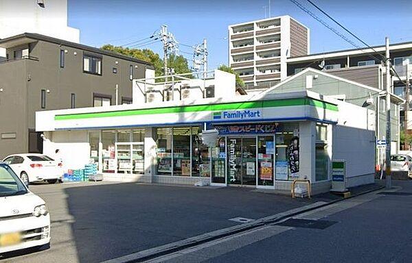 【周辺】ファミリーマート亀島一丁目店 徒歩7分。 520m