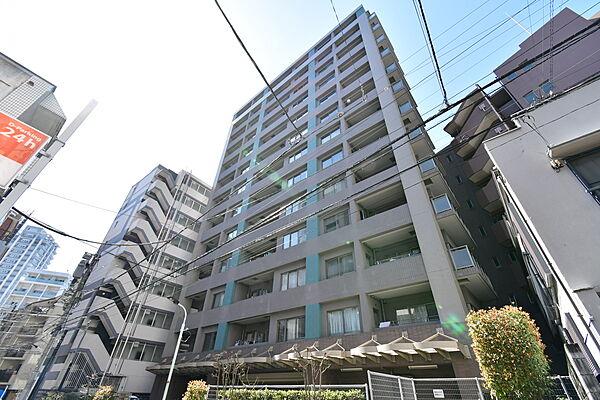 【外観】地上13階建ての7階部分、総戸数41戸、2001年2月築、赤羽橋駅徒歩2分のマンションです。