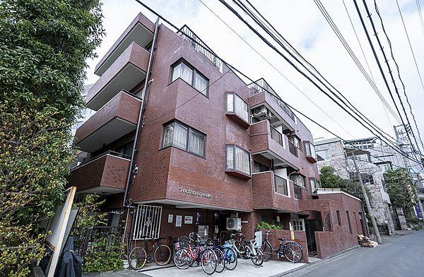 【外観】外観は赤レンガ調のタイル貼り。赤坂七丁目のライオンズマンションです。